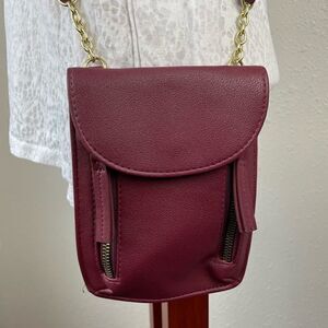 Maroon
Shoulder Bag EUC 